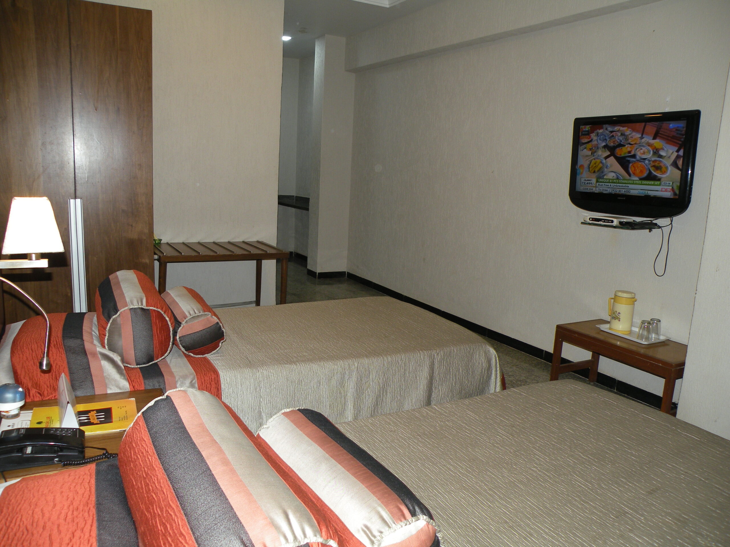 Semi Classic Room (2)